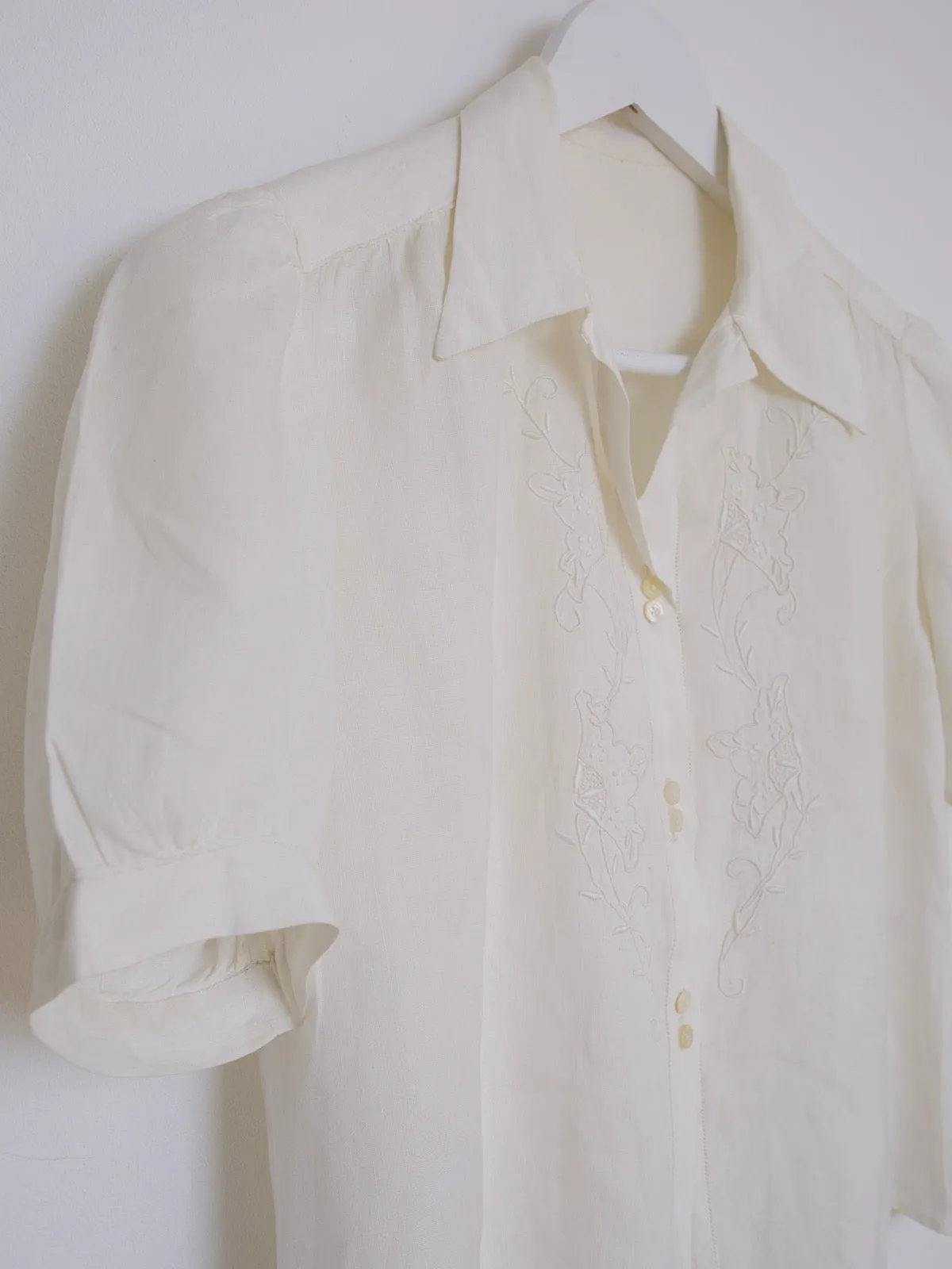 60s vintage light linen blouse embroidered short puffy sleeves