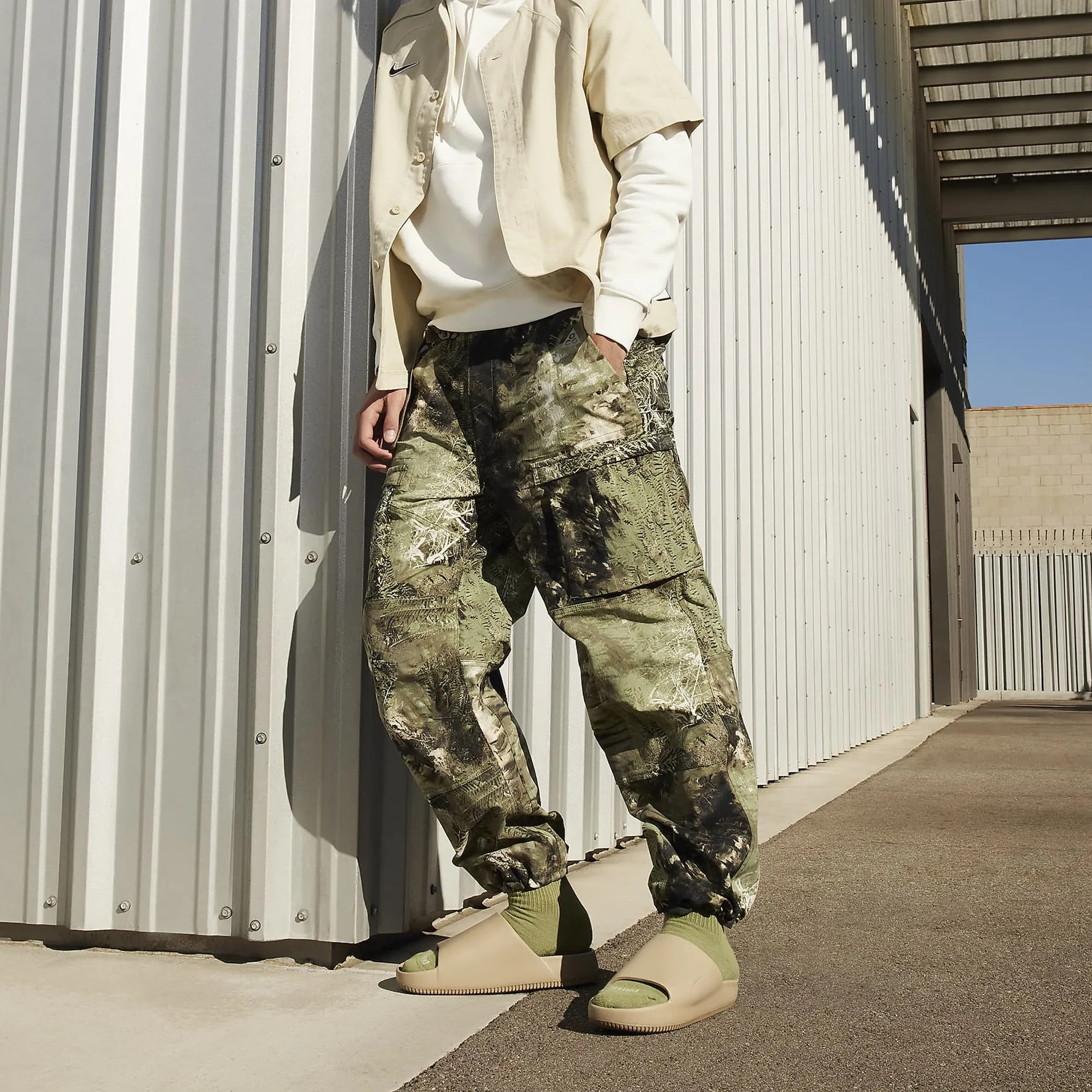 Nike | CALM  { KHAKI/KHAKI